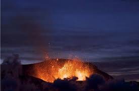 Fissure s'étant ouverte au sommet du volcan lors de la deuxième phase de l'éruption.